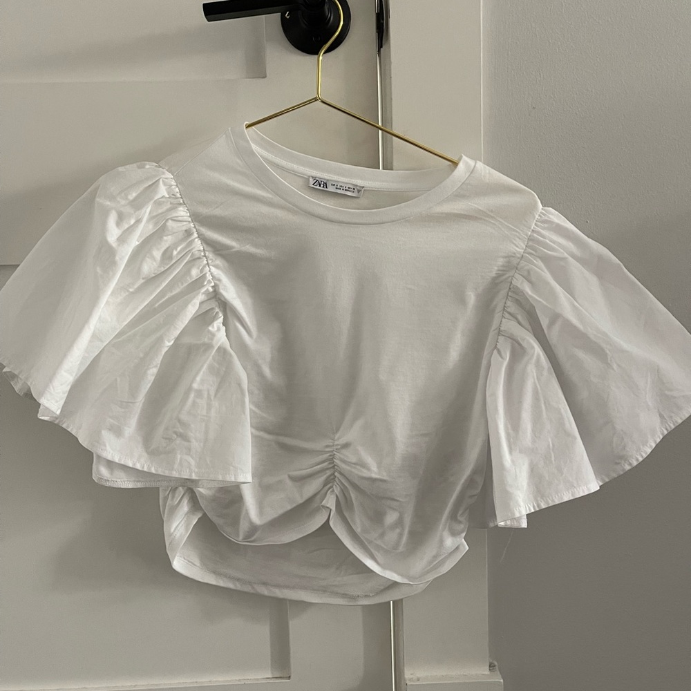 Never worn before Zara cropped white T-shirt